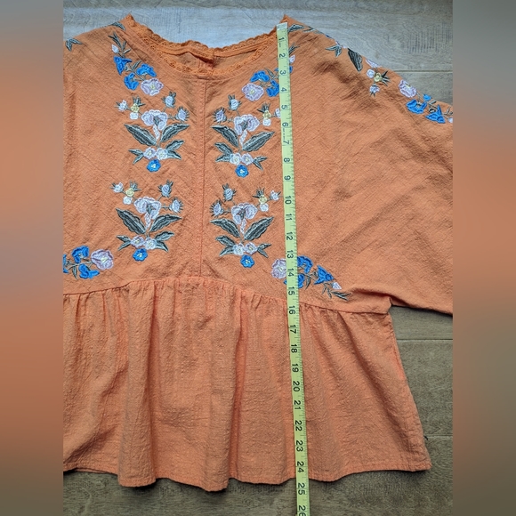 Embroidered floral boho top - Picture 4 of 7